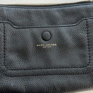 Marc Jacob’s blasts classic timeless cross body purse